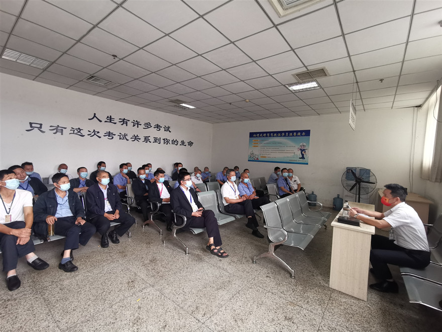 落實主體責(zé)任，推動安全發(fā)展_副本