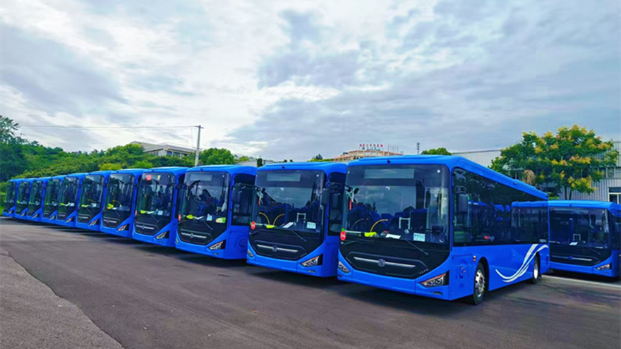 重汽綿專88輛新能源公交車交付綿陽，賦能綠色出行